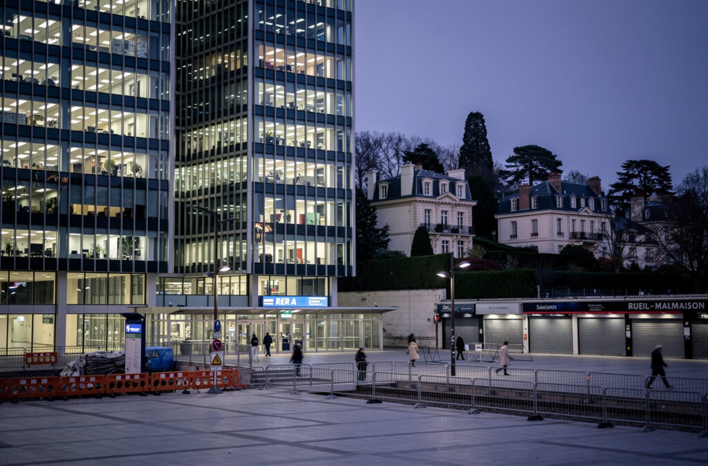 Les quartiers à éviter à Rueil-Malmaison sont au cœur de ce guide incontournable pour bien choisir son logement. Sécurité, animation, accessibilité et potentiel d’investissement sont analysés pour aider chaque acheteur ou locataire à éviter les zones à risques et à privilégier la qualité de vie au quotidien. Maîtriser ces critères permet d’éviter de mauvaises surprises et de réussir son projet immobilier à Rueil-Malmaison.
